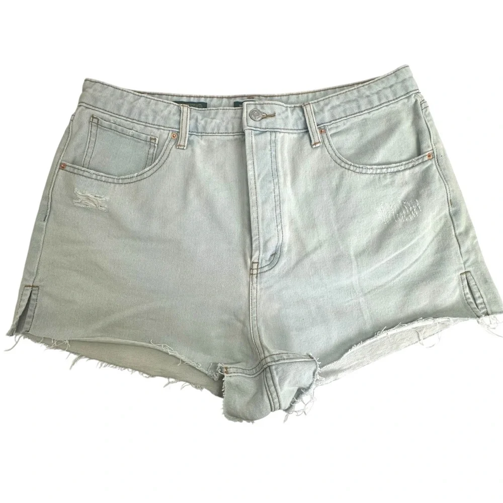 WILD FABLE  Super High Rise Cutoff Light Wash Denim Shorts Raw‎ Hem Size 14 - Picture 2 of 13